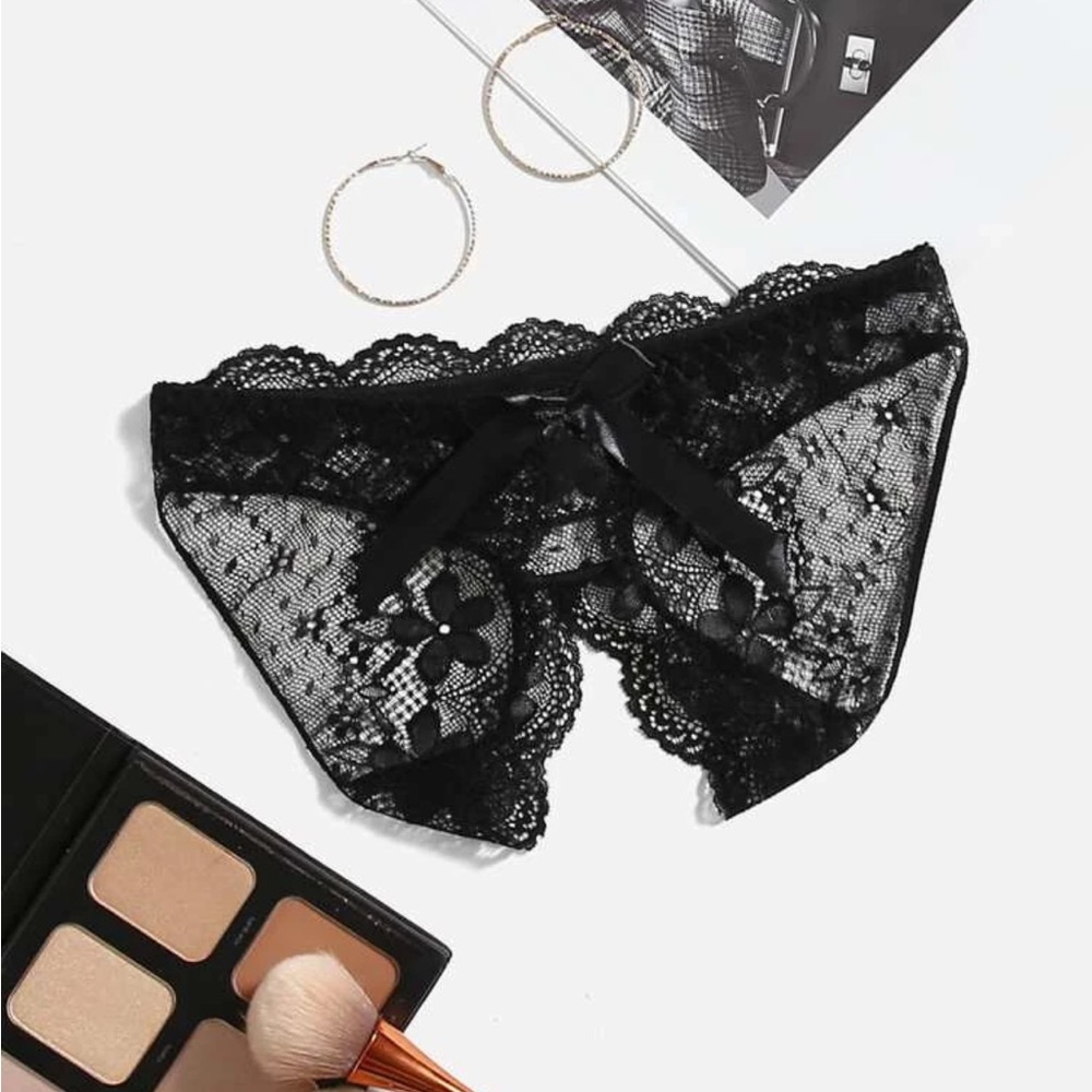 NWT Floral Lace Bow Front Open Crotch Panty